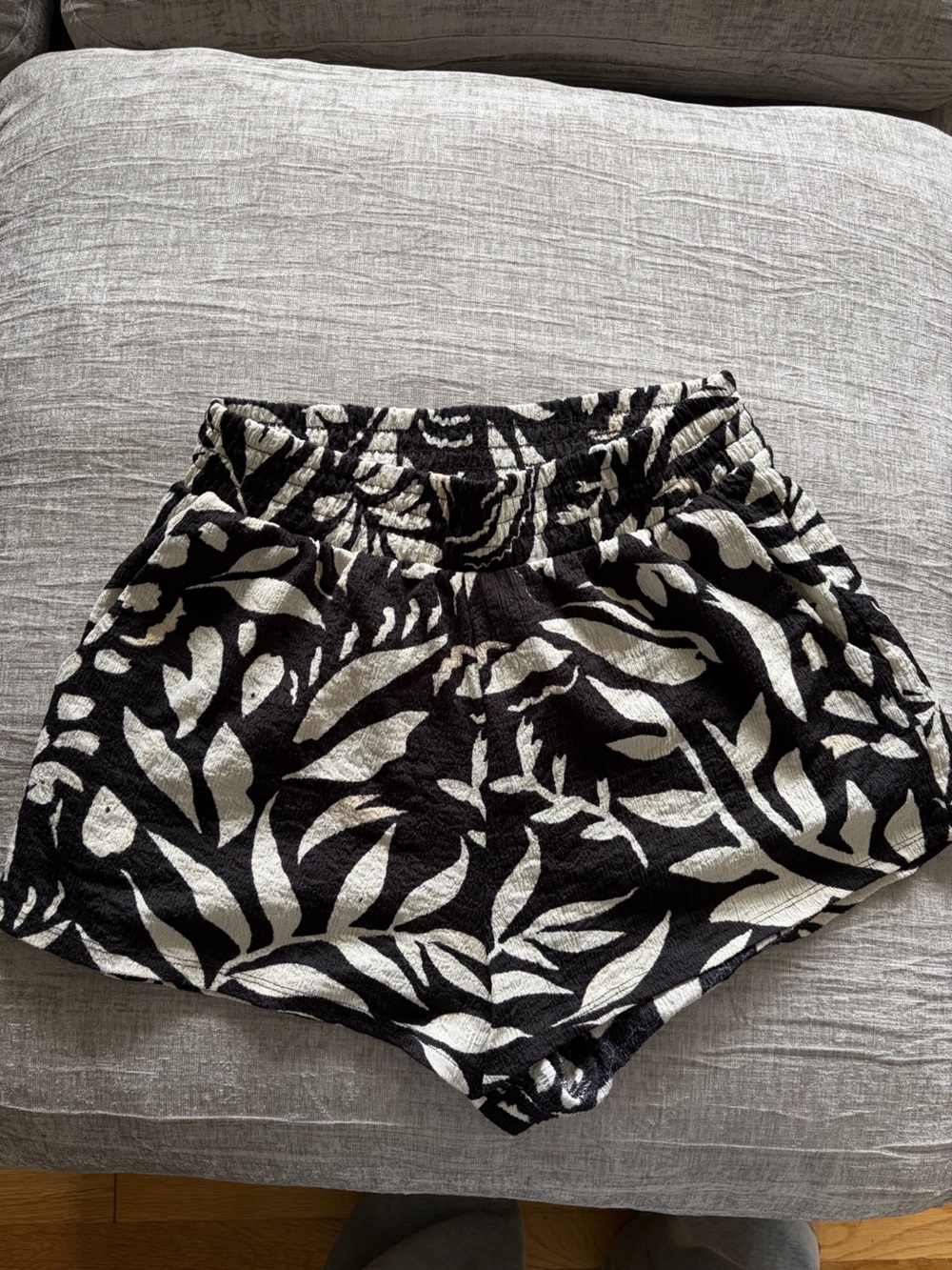 Primark Black & Cream Botanical Print Shorts Size M
